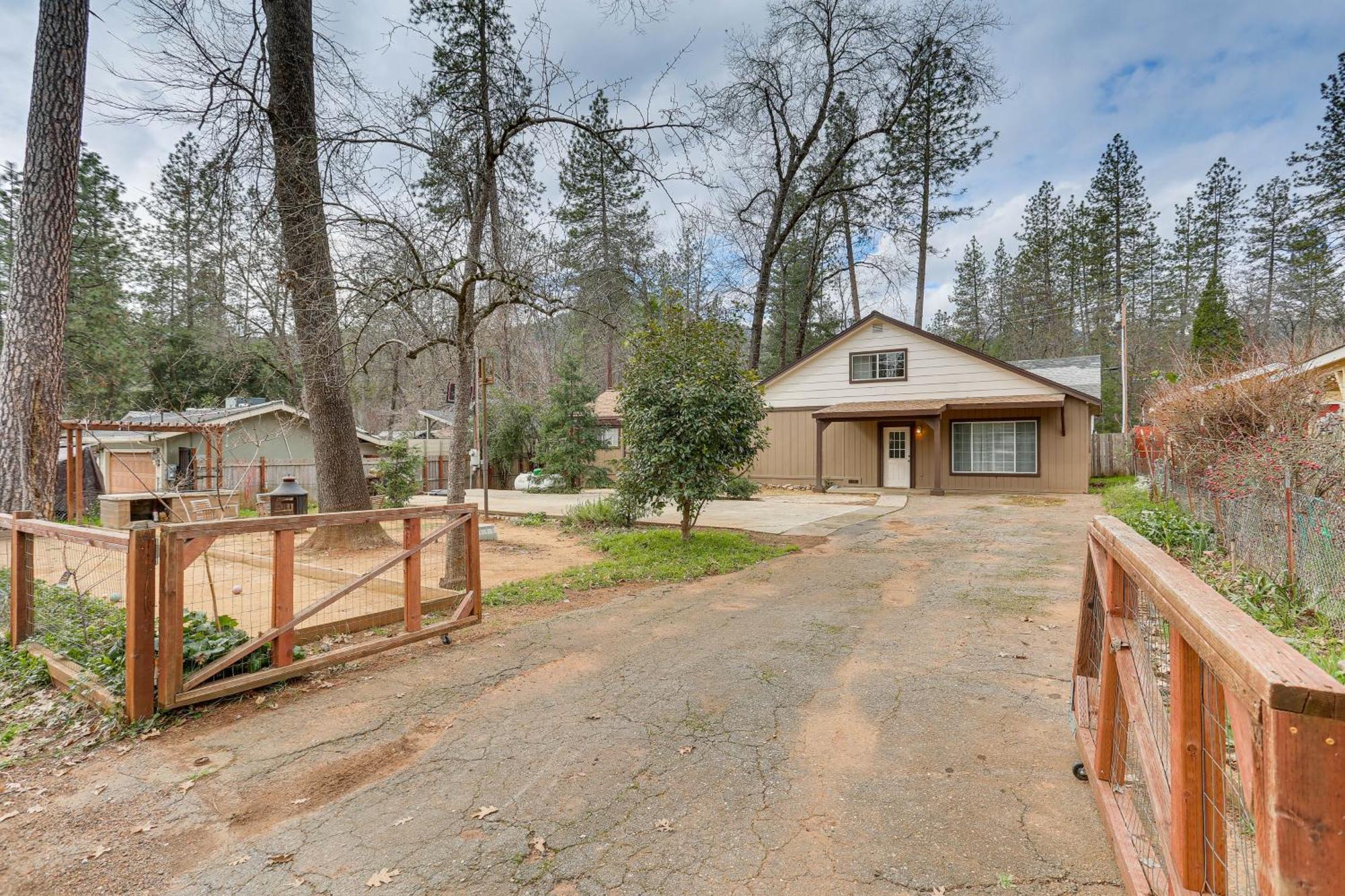 Charming Lakehead Cabin Walk To Shasta Lake! Villa Exterior photo